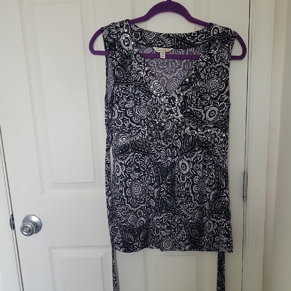 Speechless Womens Size M Black and‎ White Floral Blouse